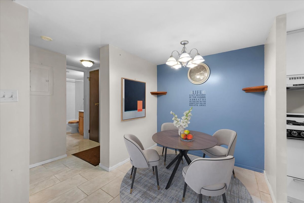 255 S West Avenue #308, Elmhurst, IL 60126