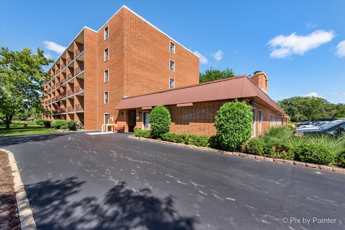 255 S West Avenue #308, Elmhurst, IL 60126
