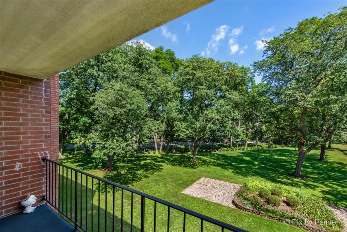 255 S West Avenue #308, Elmhurst, IL 60126