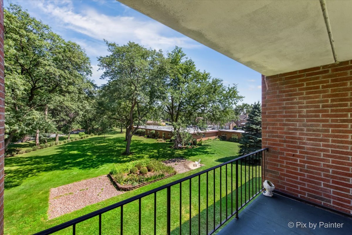 255 S West Avenue #308, Elmhurst, IL 60126