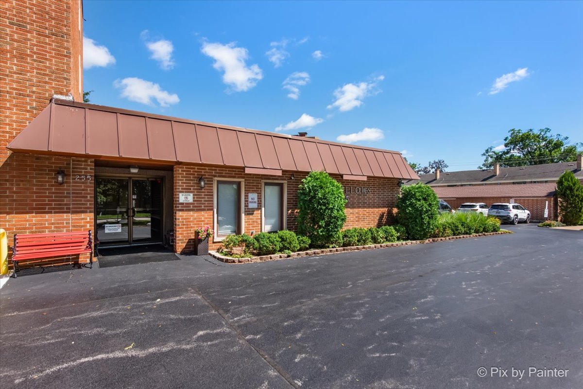 255 S West Avenue #308, Elmhurst, IL 60126
