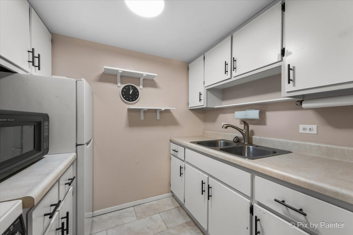 255 S West Avenue #308, Elmhurst, IL 60126