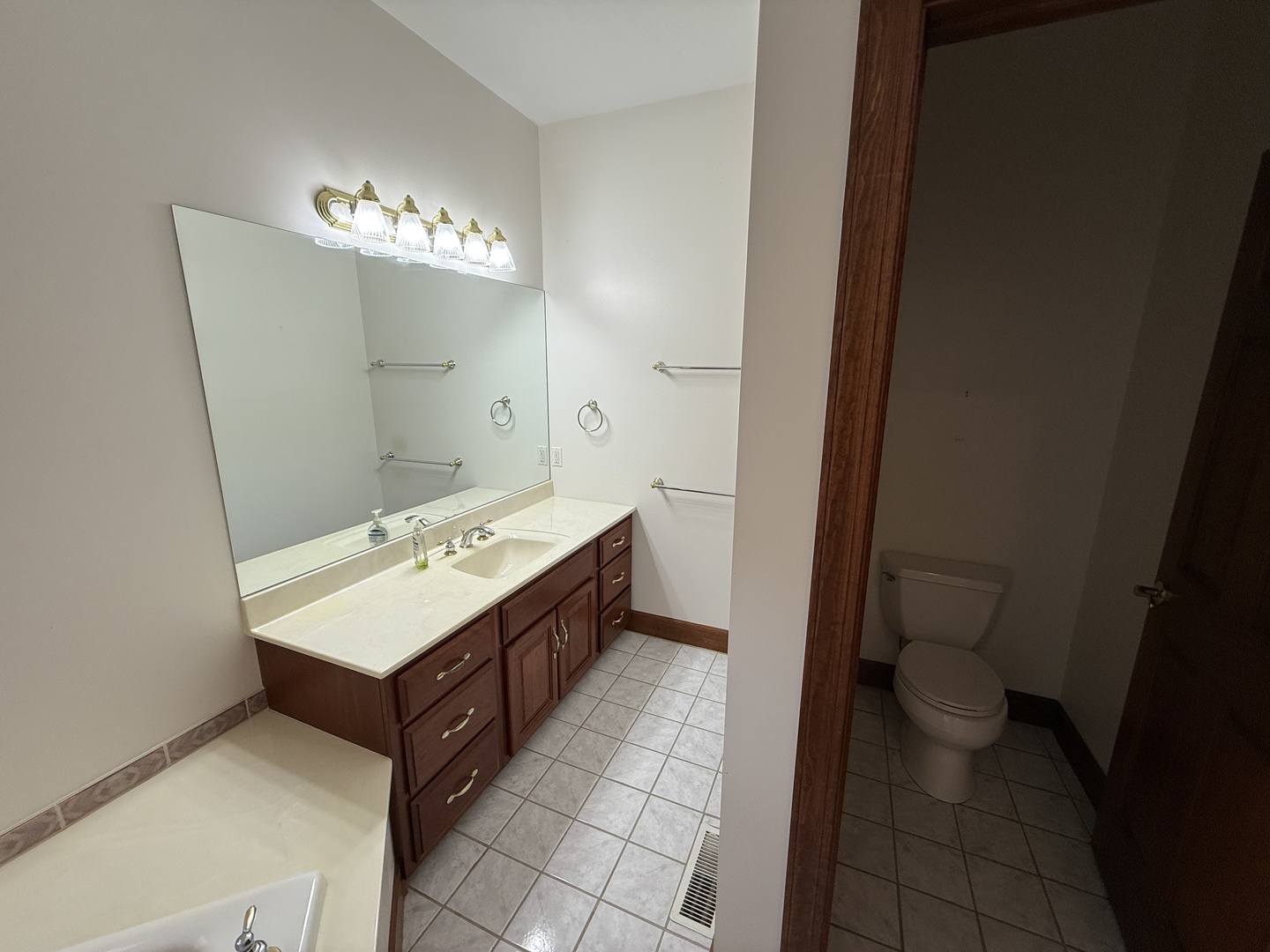 893 S Oakland Avenue, Forsyth, IL 62535