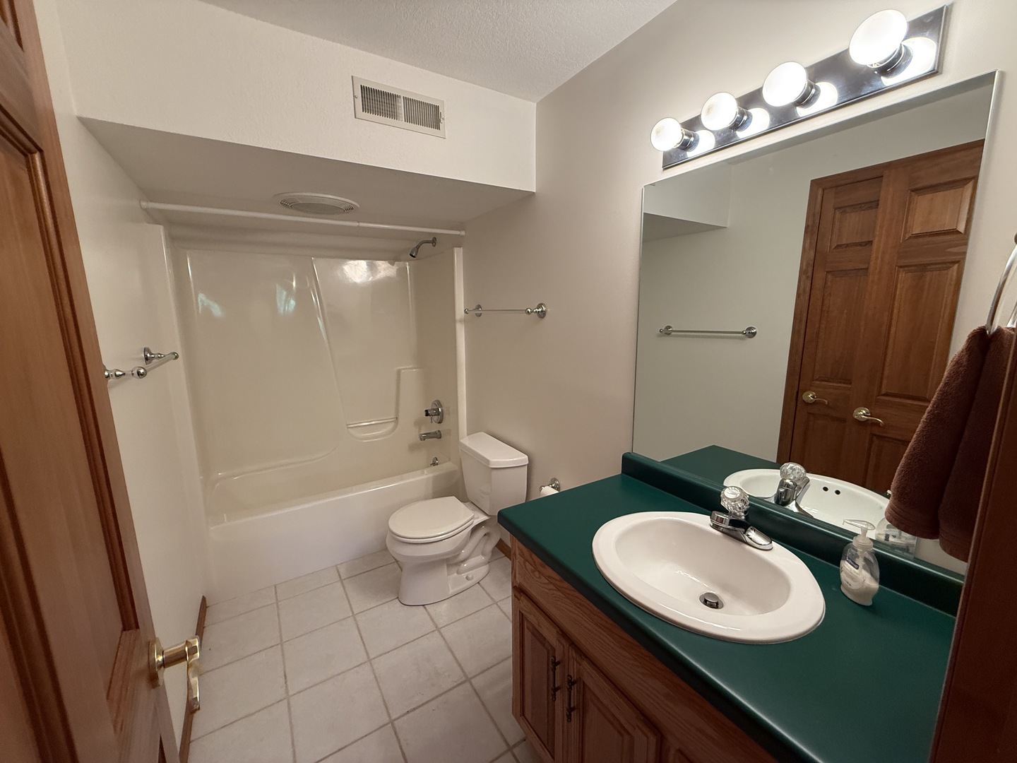 893 S Oakland Avenue, Forsyth, IL 62535