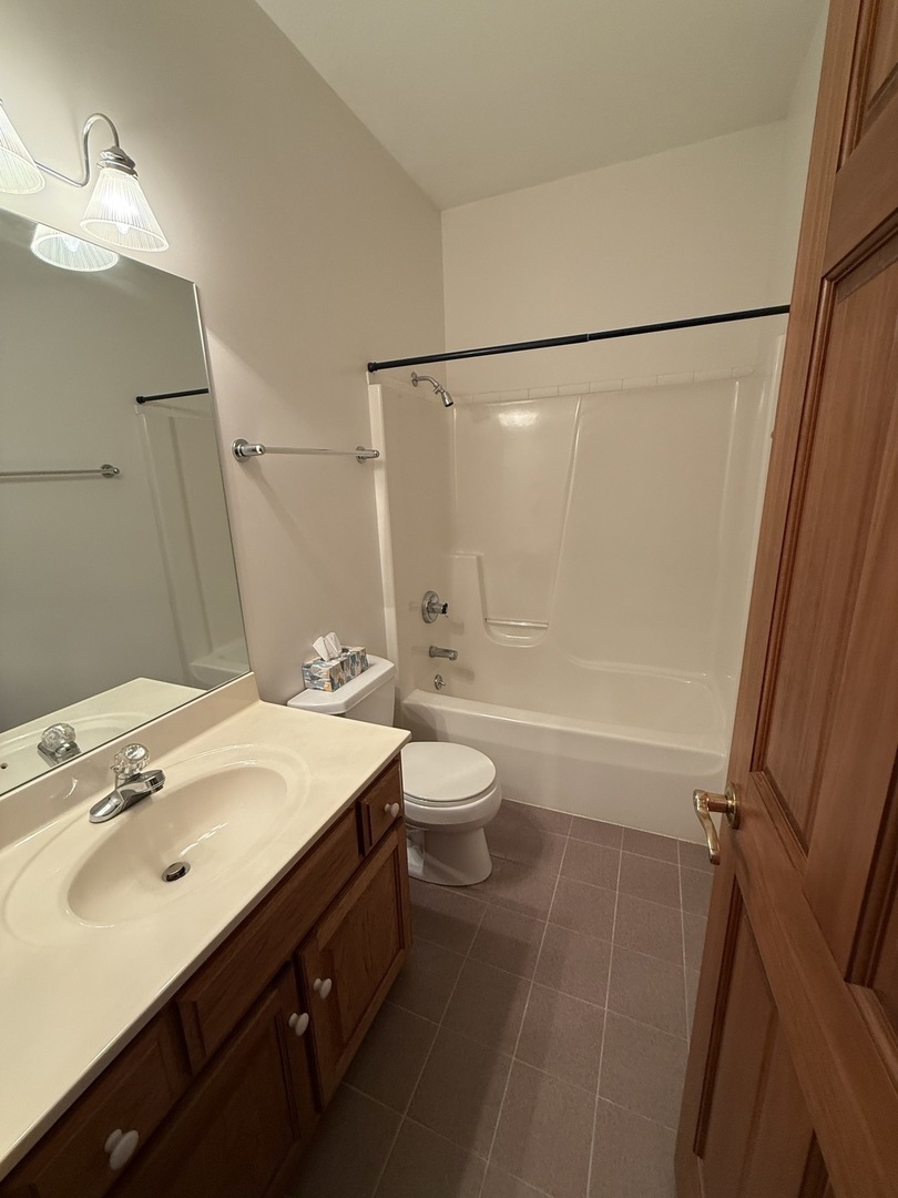 893 S Oakland Avenue, Forsyth, IL 62535