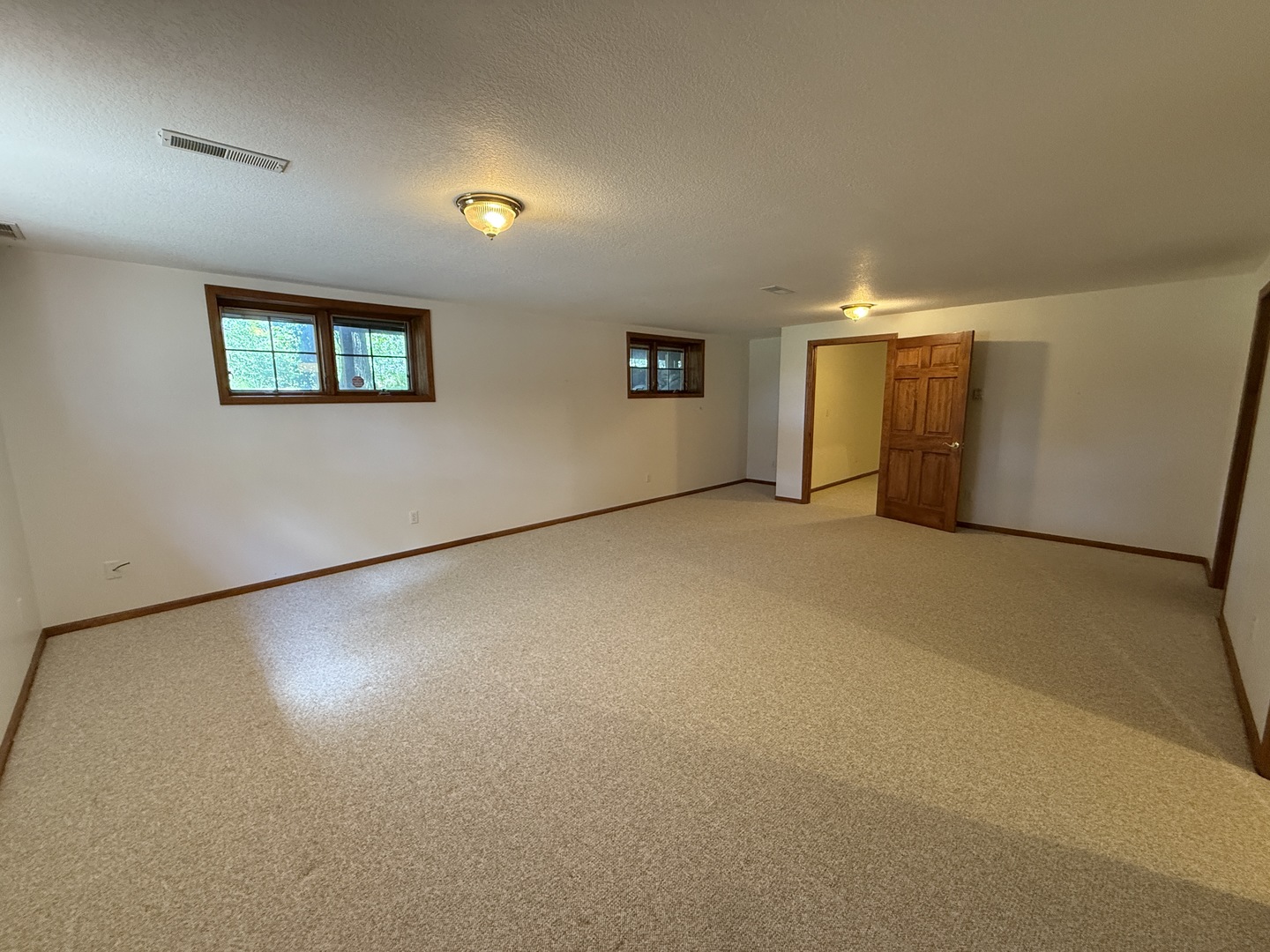 893 S Oakland Avenue, Forsyth, IL 62535