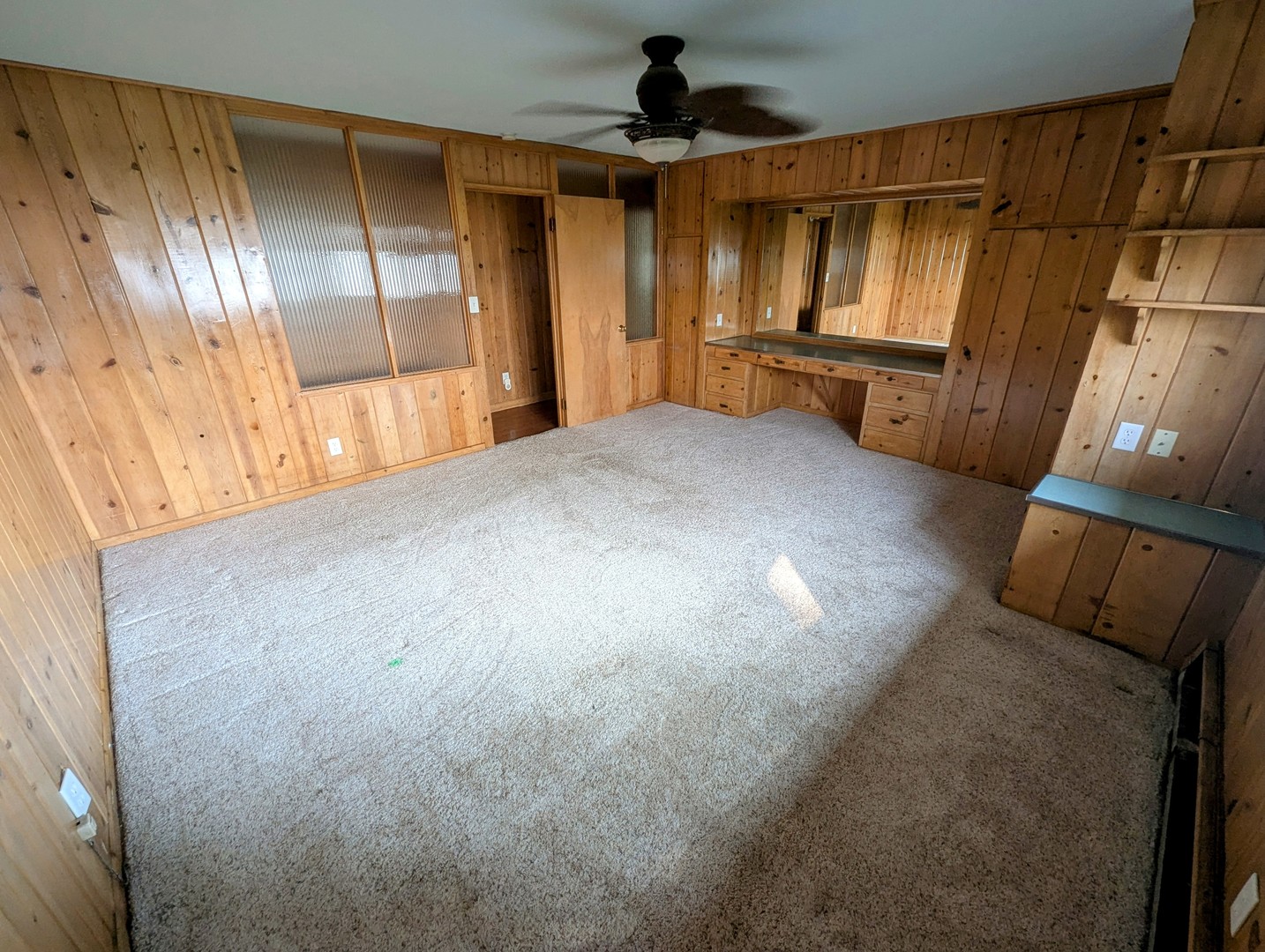 3233 N Bayview Lane, McHenry, IL 60051