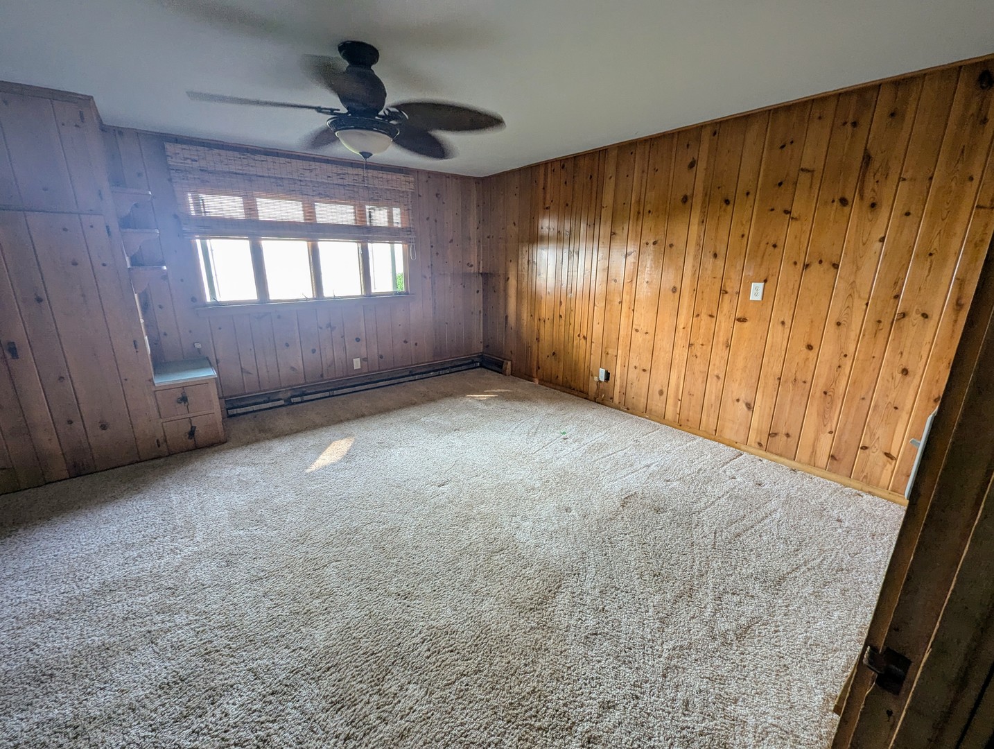 3233 N Bayview Lane, McHenry, IL 60051