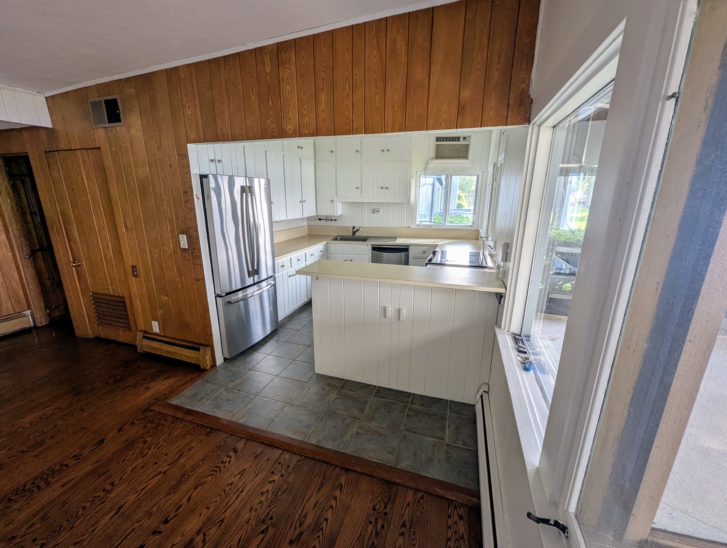3233 N Bayview Lane, McHenry, IL 60051