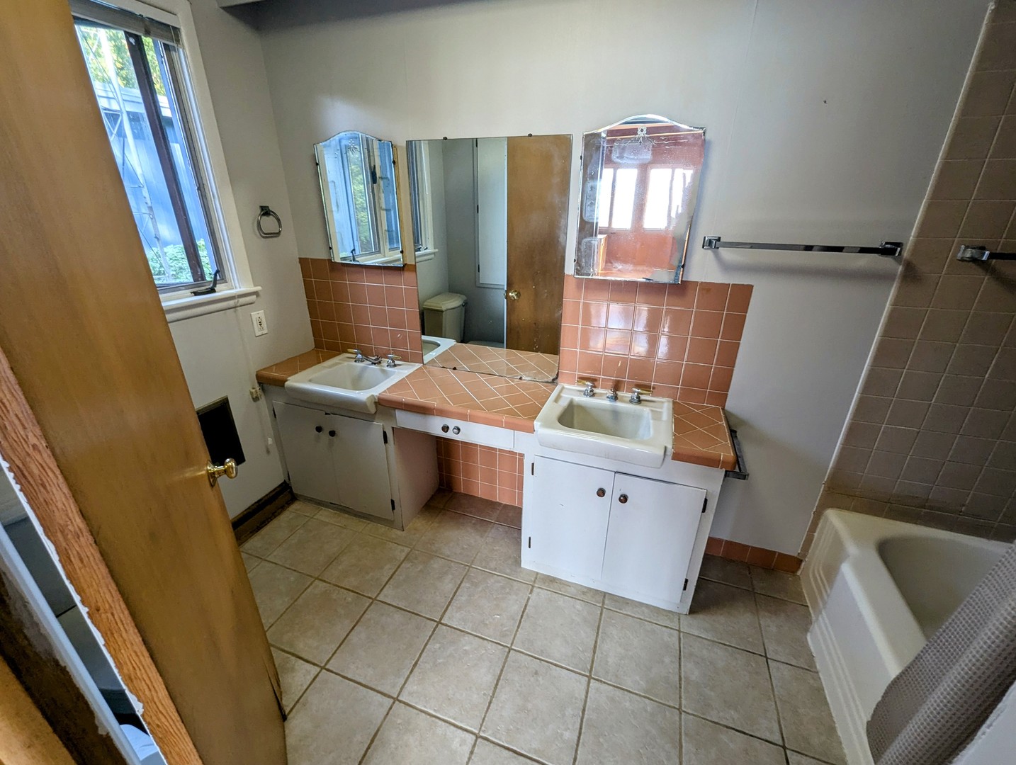 3233 N Bayview Lane, McHenry, IL 60051