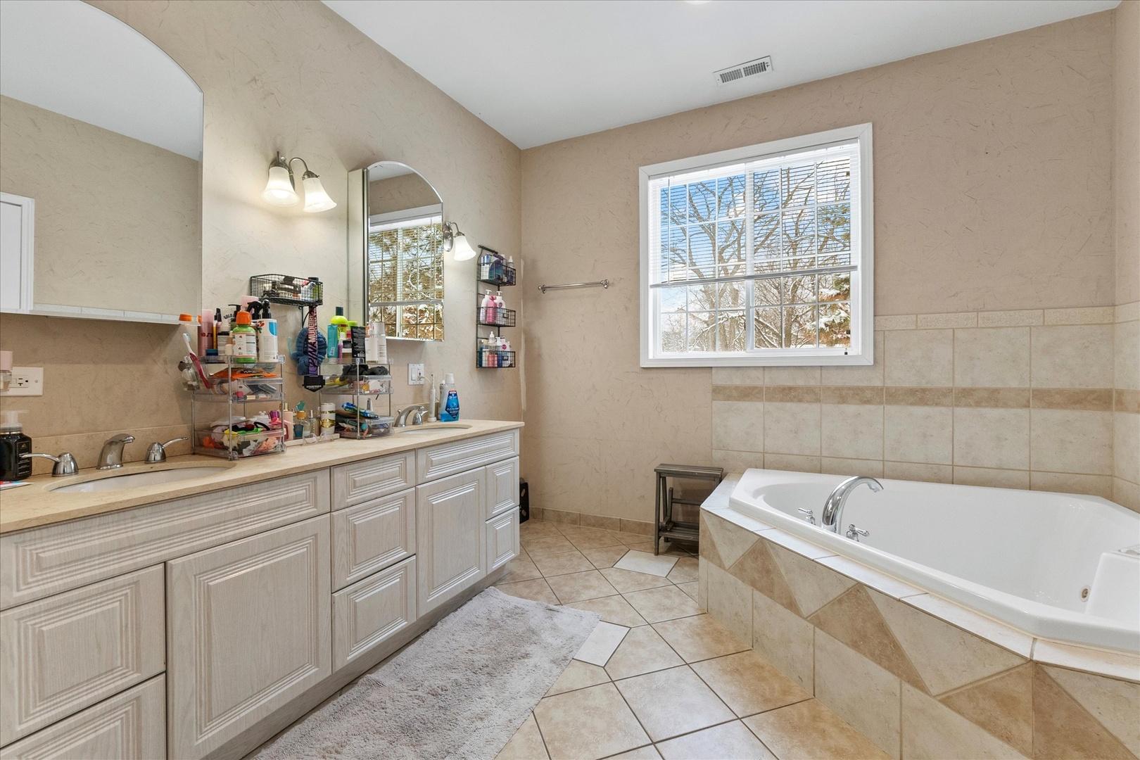 9341 S 82nd Avenue, Hickory Hills, IL 60457