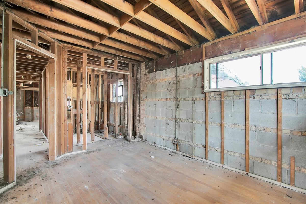 1327 S Wolf Road, Hillside, IL 60162