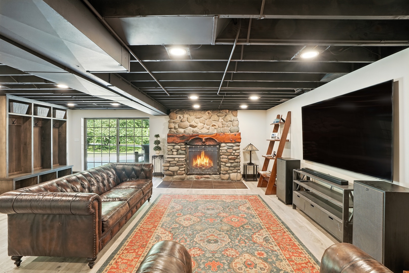 600 W 10th Street, Hobart, IN 46342