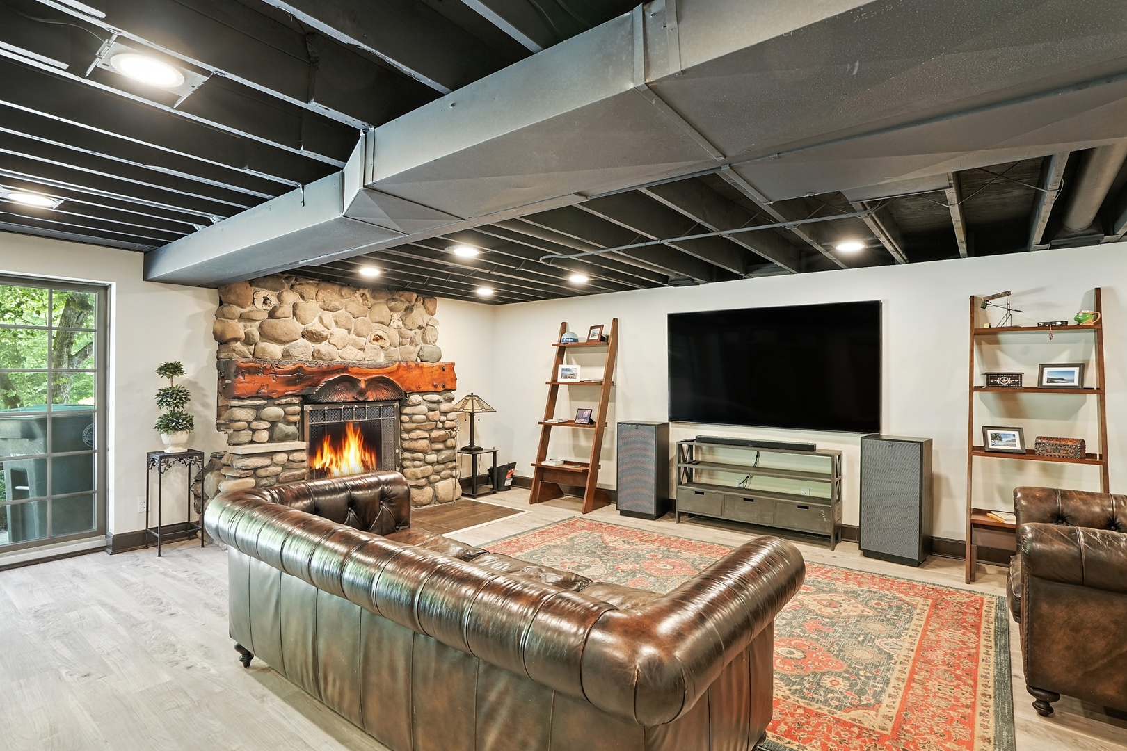 600 W 10th Street, Hobart, IN 46342