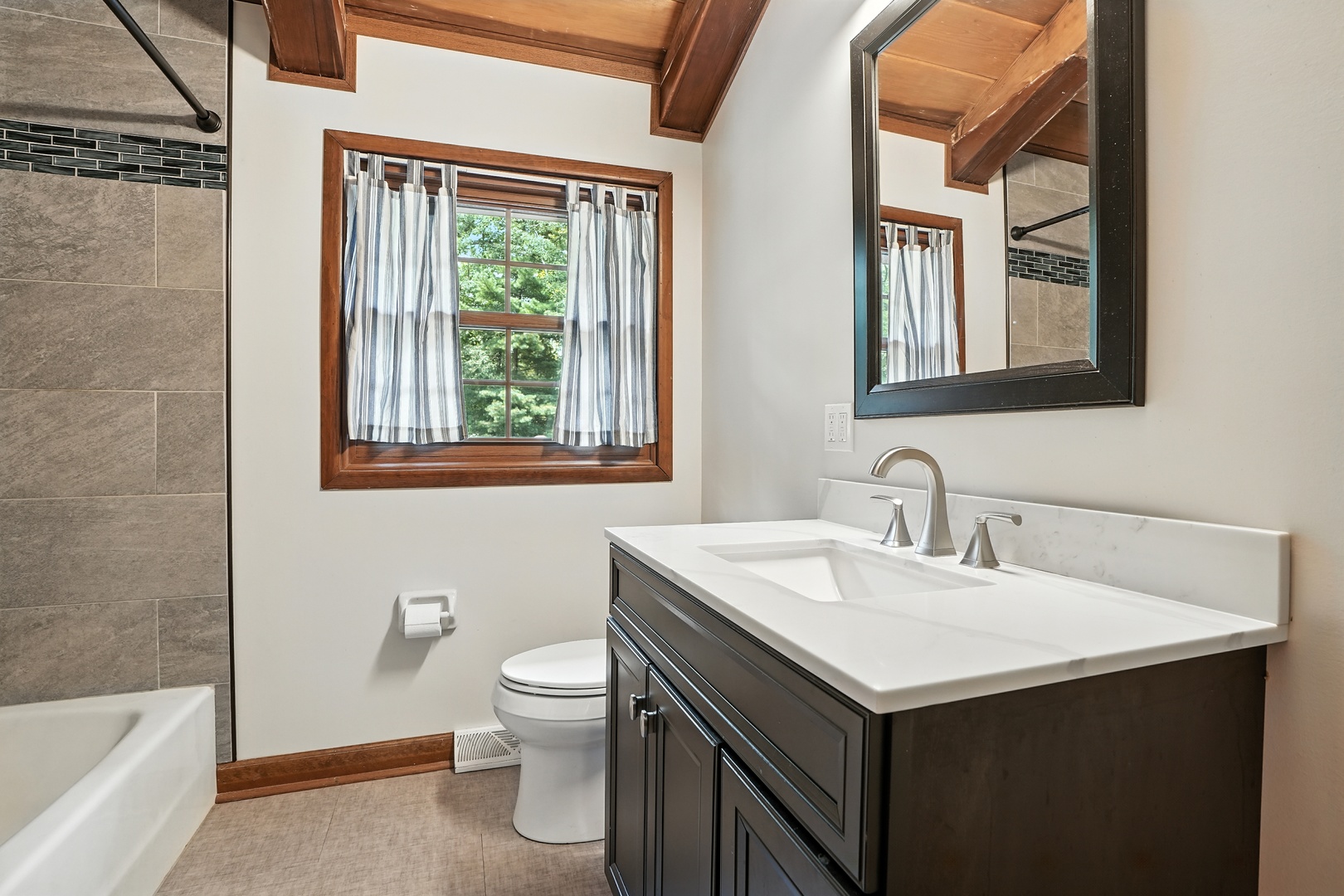 600 W 10th Street, Hobart, IN 46342