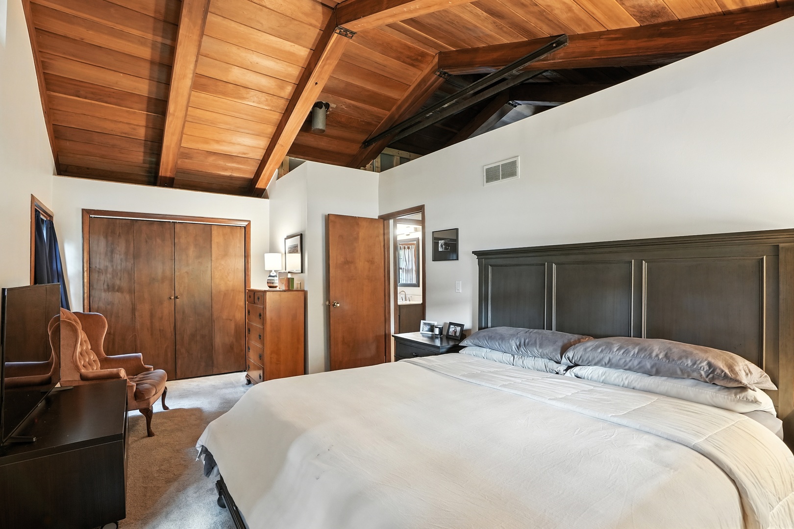 600 W 10th Street, Hobart, IN 46342
