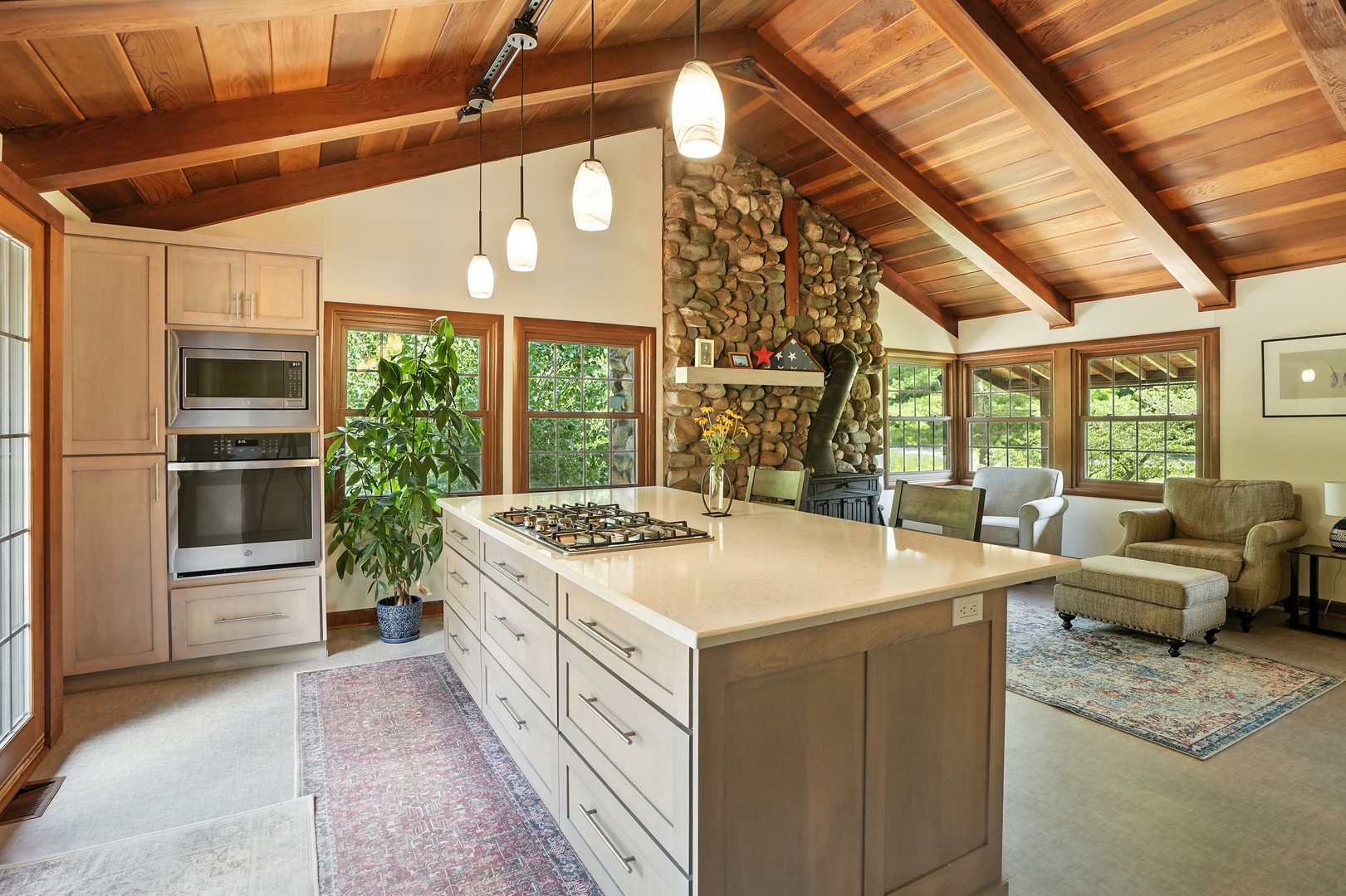 600 W 10th Street, Hobart, IN 46342