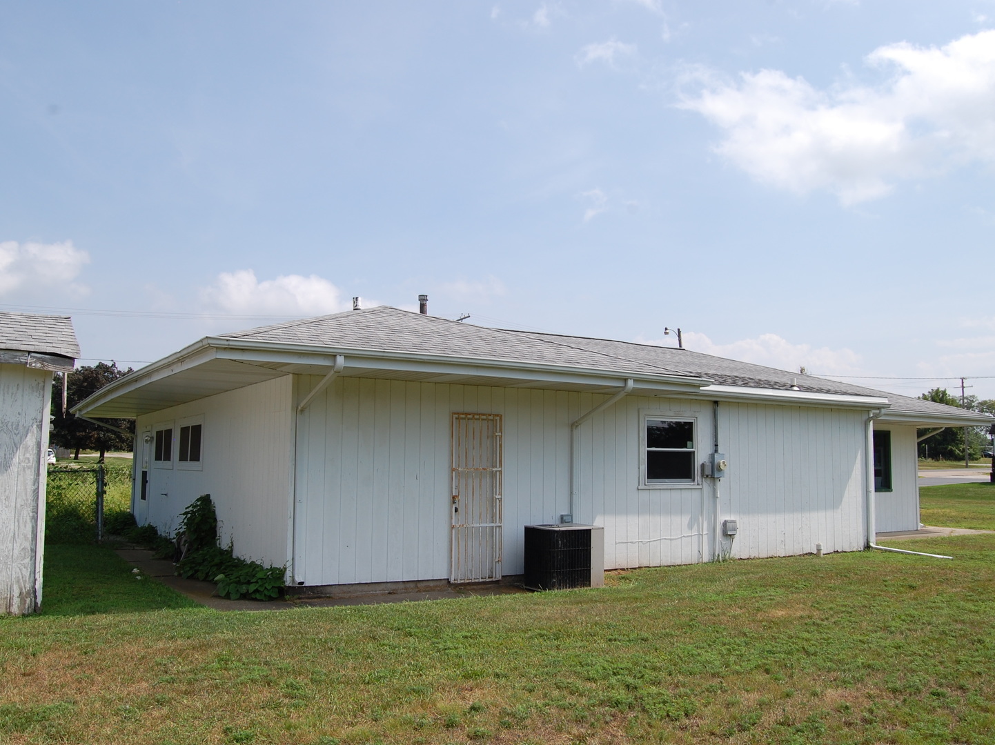 909 Green Ridge Avenue, Earlville, IL 60518