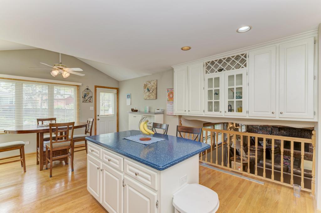 7930 Grant Street, Darien, IL 60561