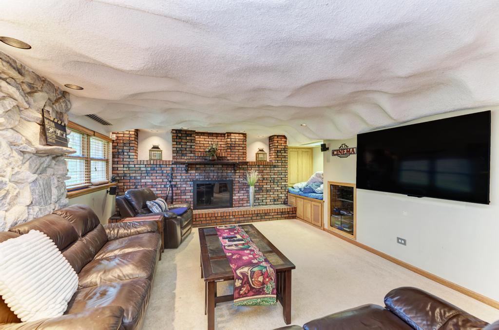 7930 Grant Street, Darien, IL 60561