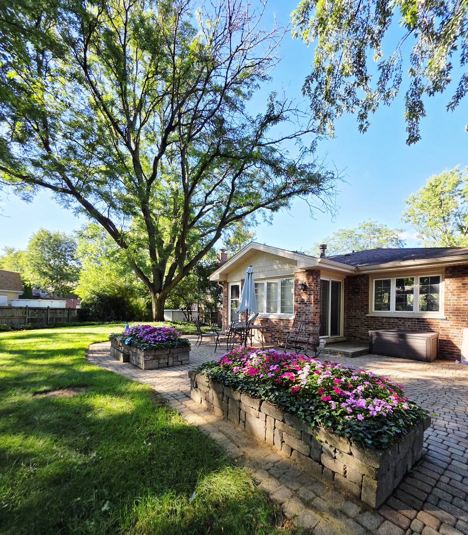7930 Grant Street, Darien, IL 60561