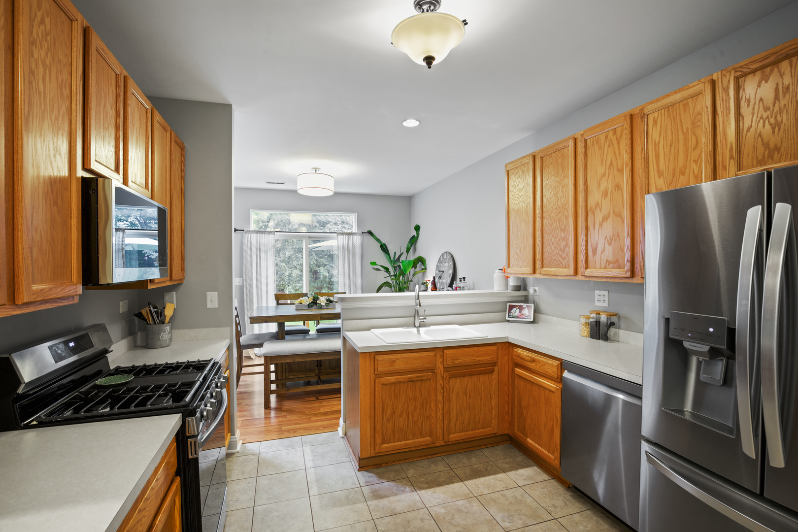 312 Grand Ridge Road #312, St. Charles, IL 60175