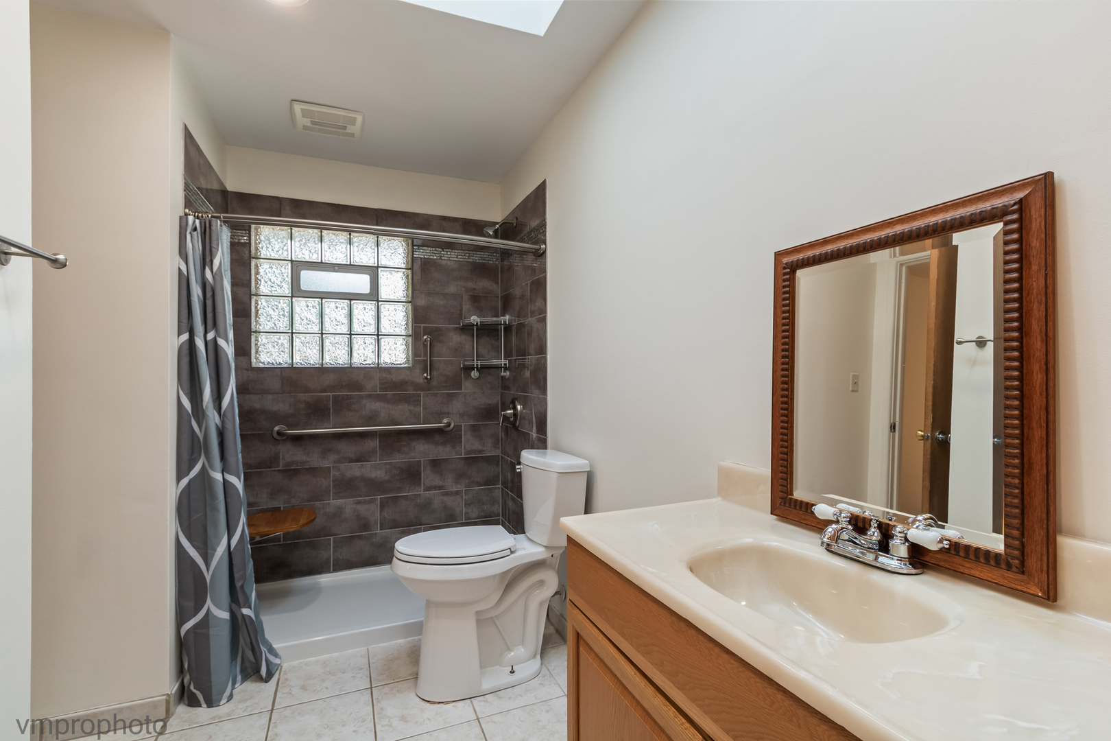 1018 E Kitson Drive, Palatine, IL 60074