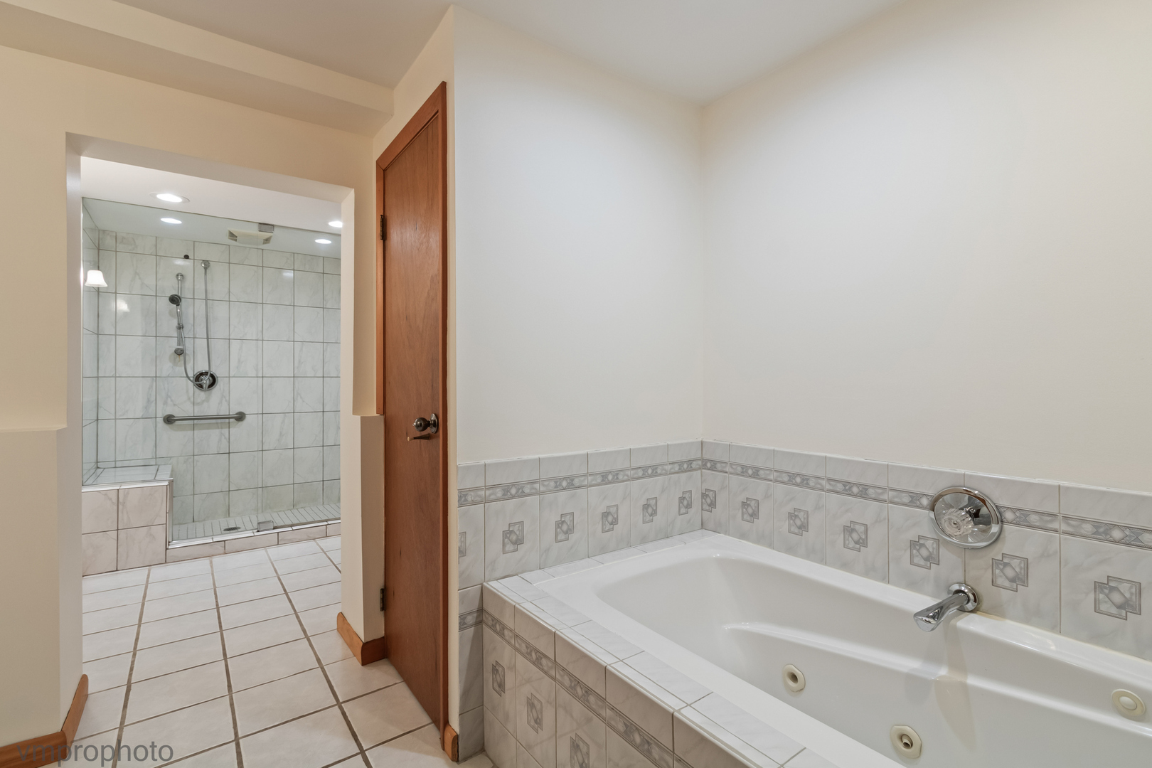 1018 E Kitson Drive, Palatine, IL 60074