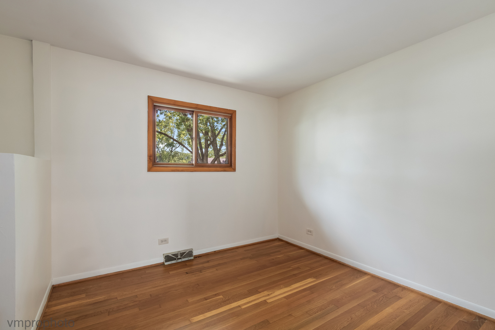 1018 E Kitson Drive, Palatine, IL 60074