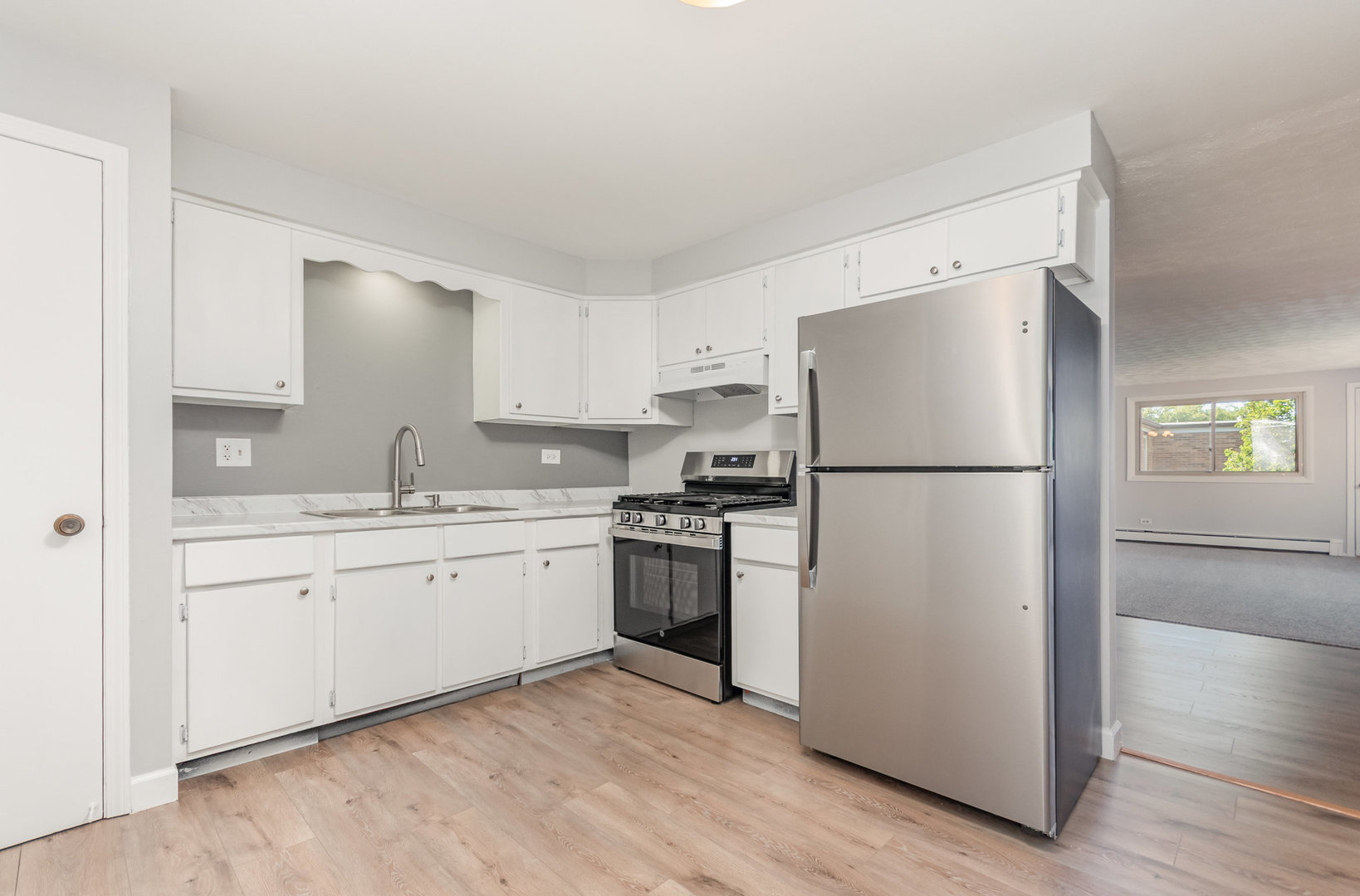 120A Collen Drive #202, Lombard, IL 60148