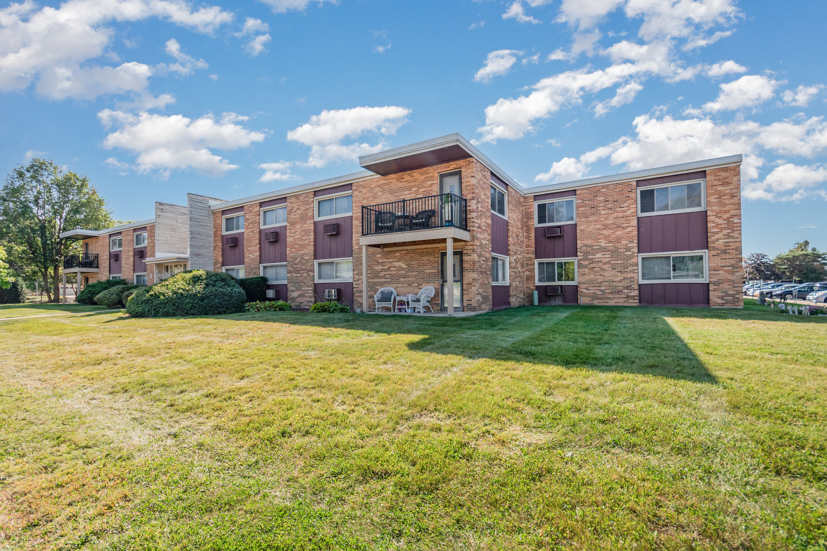 120A Collen Drive #202, Lombard, IL 60148
