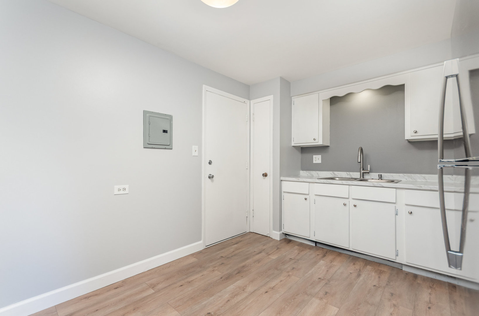 120A Collen Drive #202, Lombard, IL 60148