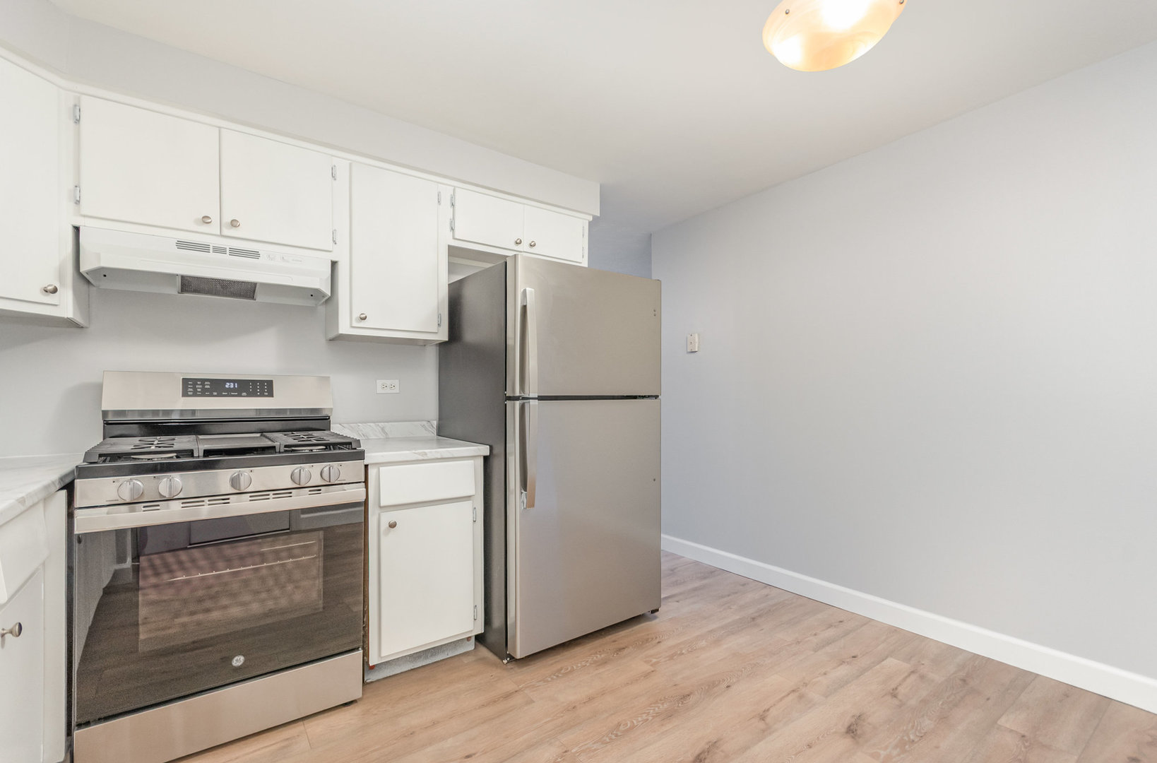 120A Collen Drive #202, Lombard, IL 60148