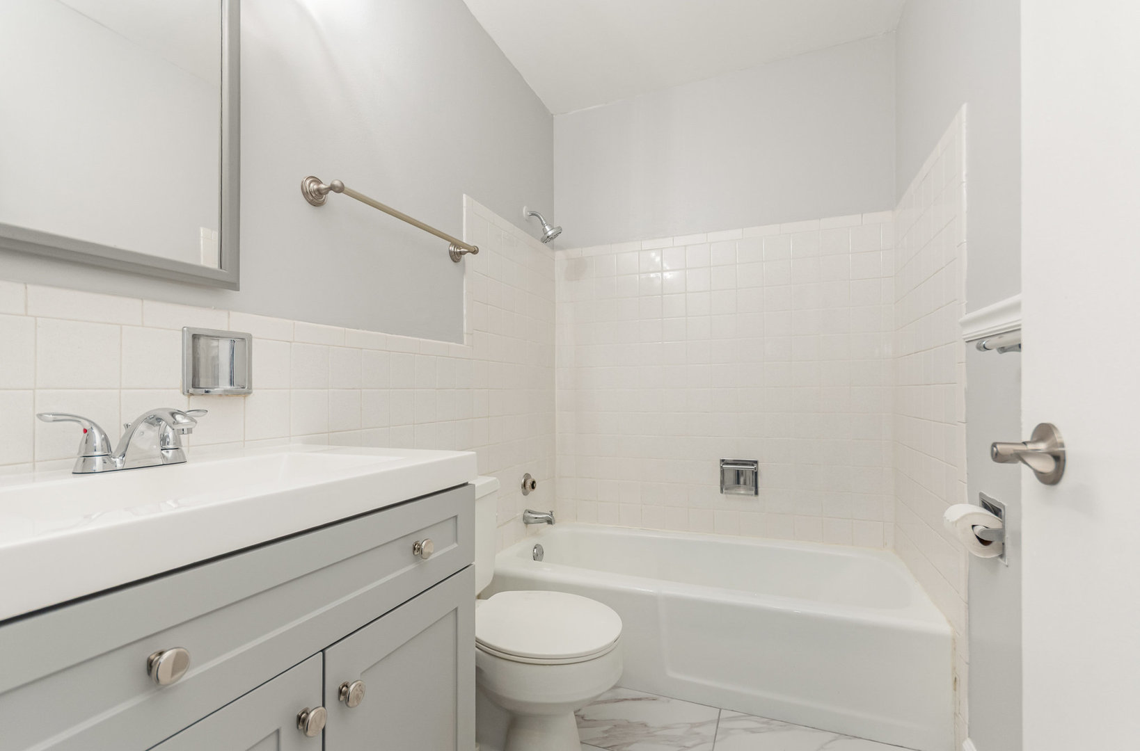 120A Collen Drive #202, Lombard, IL 60148