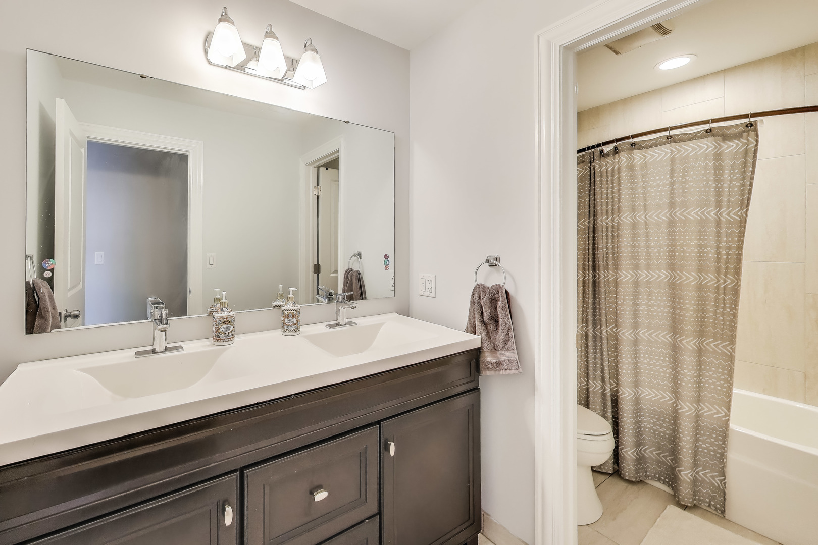 938 S Euclid Avenue, Oak Park, IL 60304