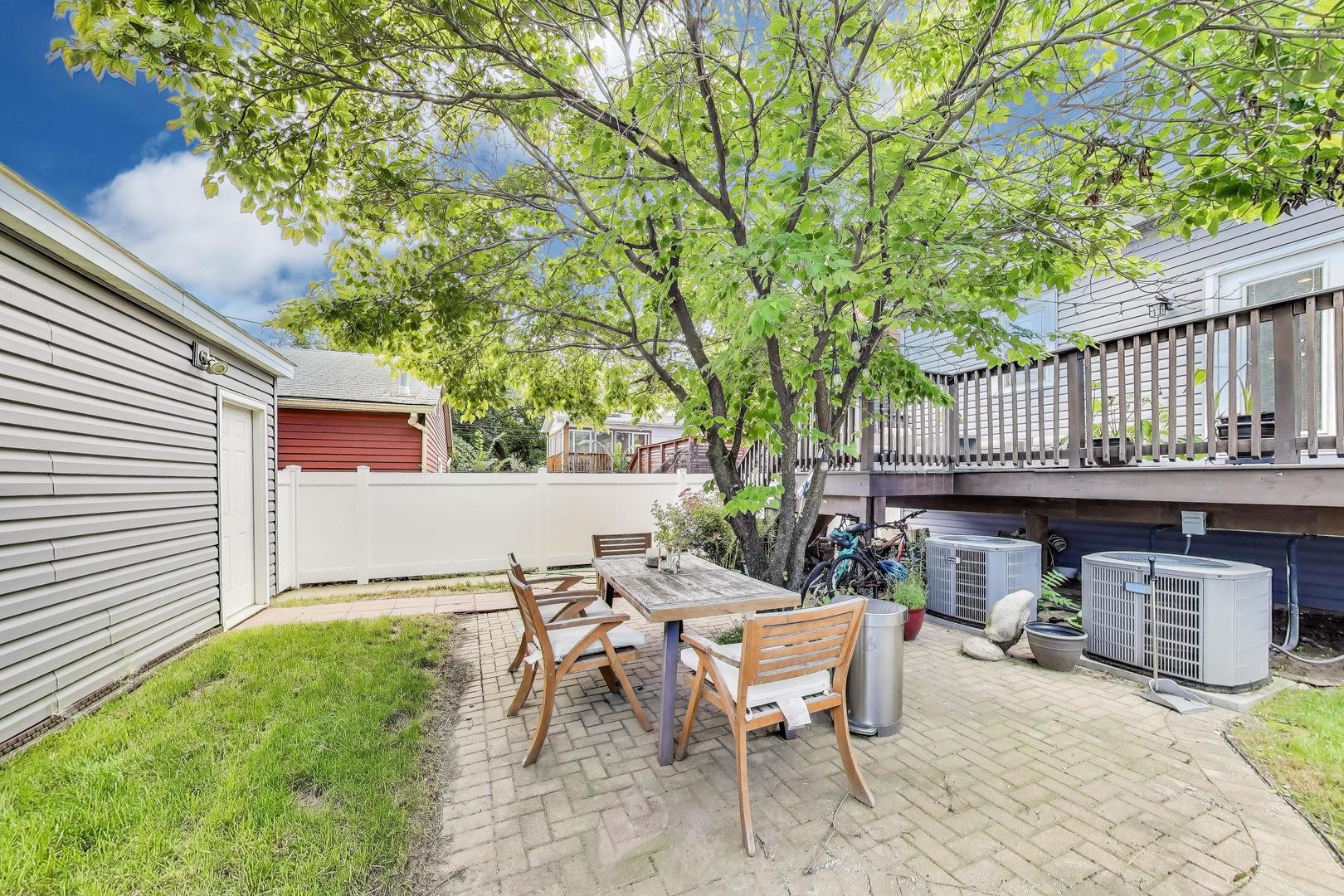 938 S Euclid Avenue, Oak Park, IL 60304