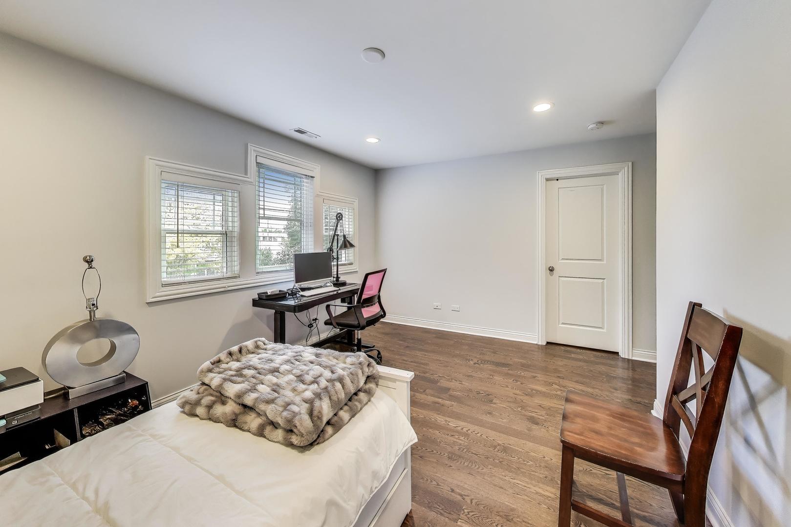 938 S Euclid Avenue, Oak Park, IL 60304