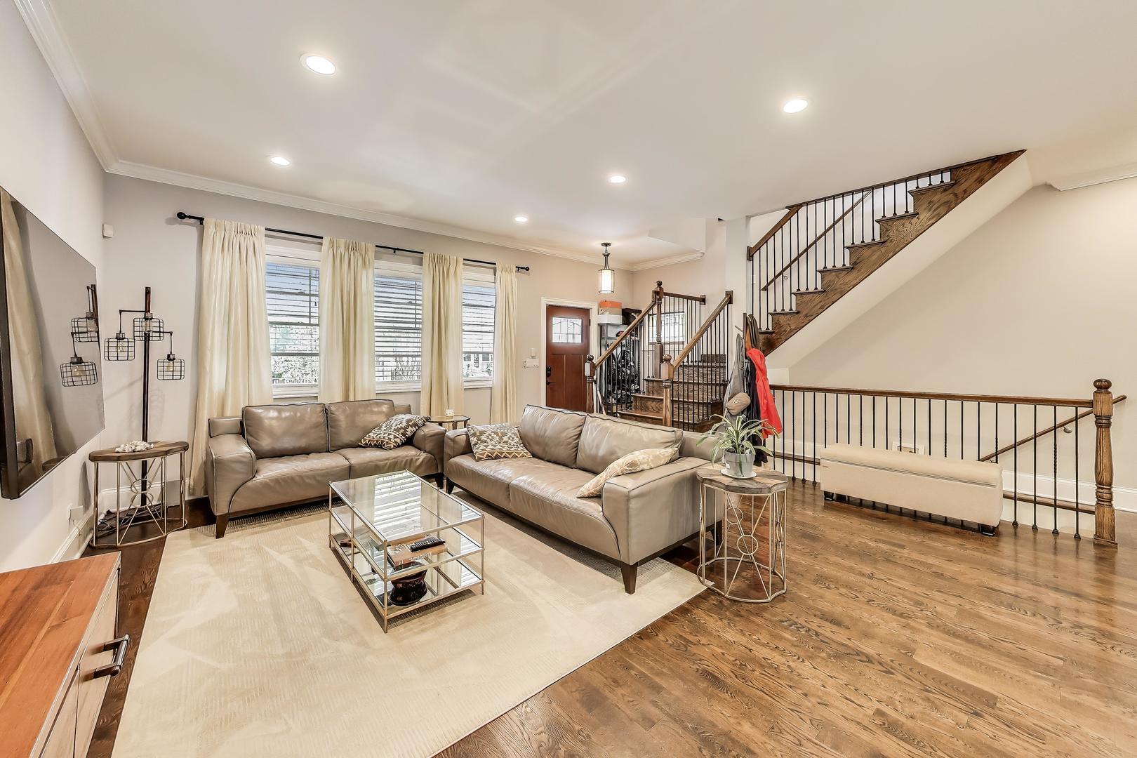 938 S Euclid Avenue, Oak Park, IL 60304