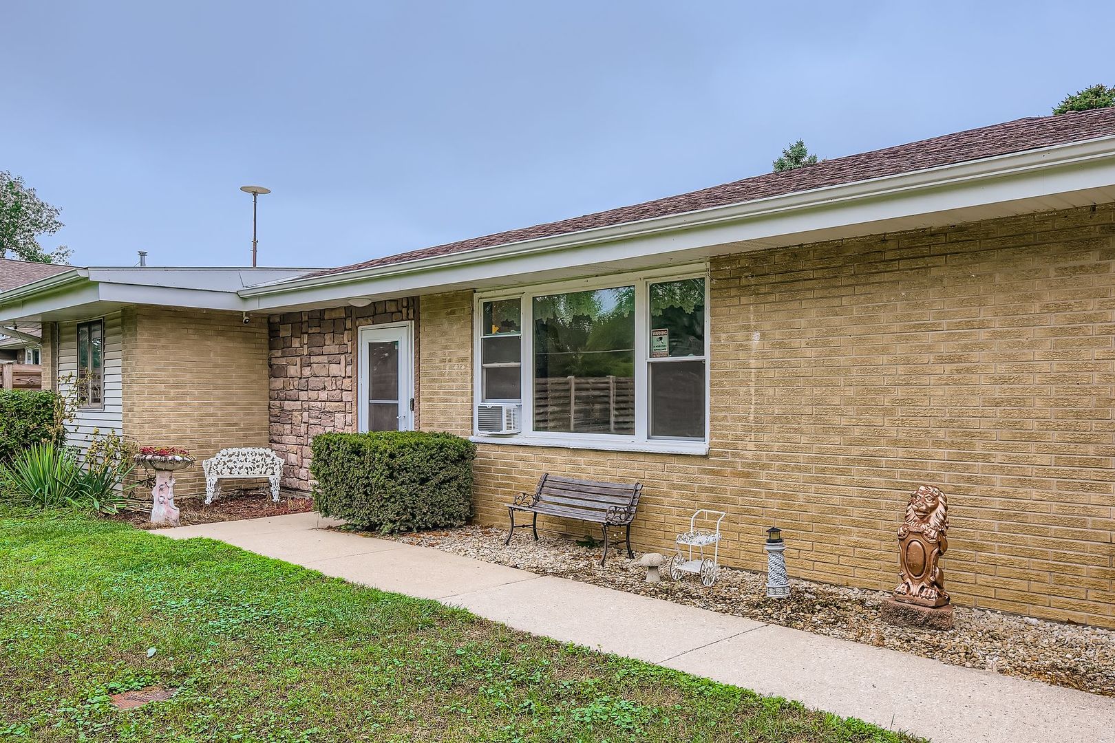 26066 W Oak Avenue, Antioch, IL 60002