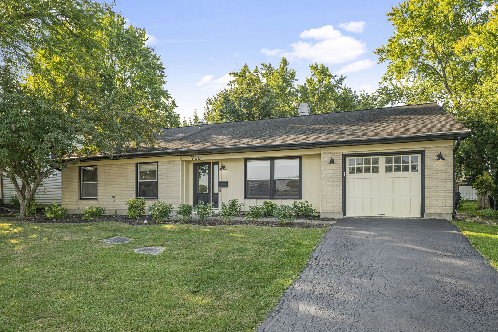715 Surryse Road, Lake Zurich, IL 60047