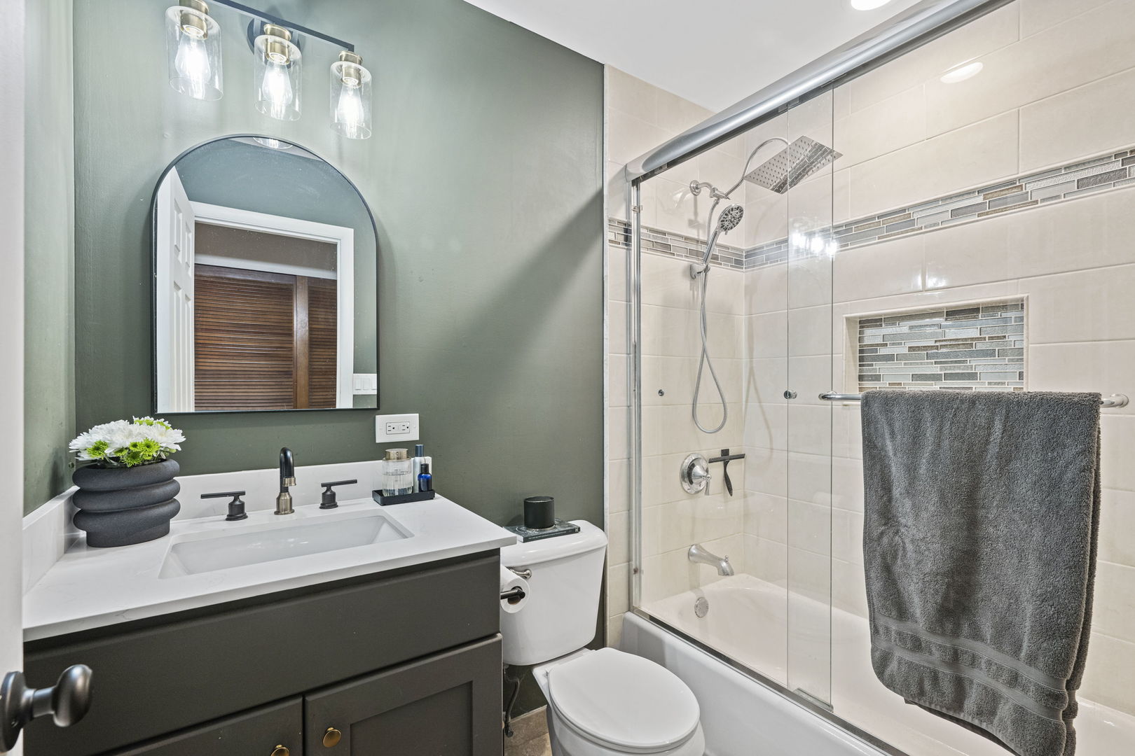 715 Surryse Road, Lake Zurich, IL 60047