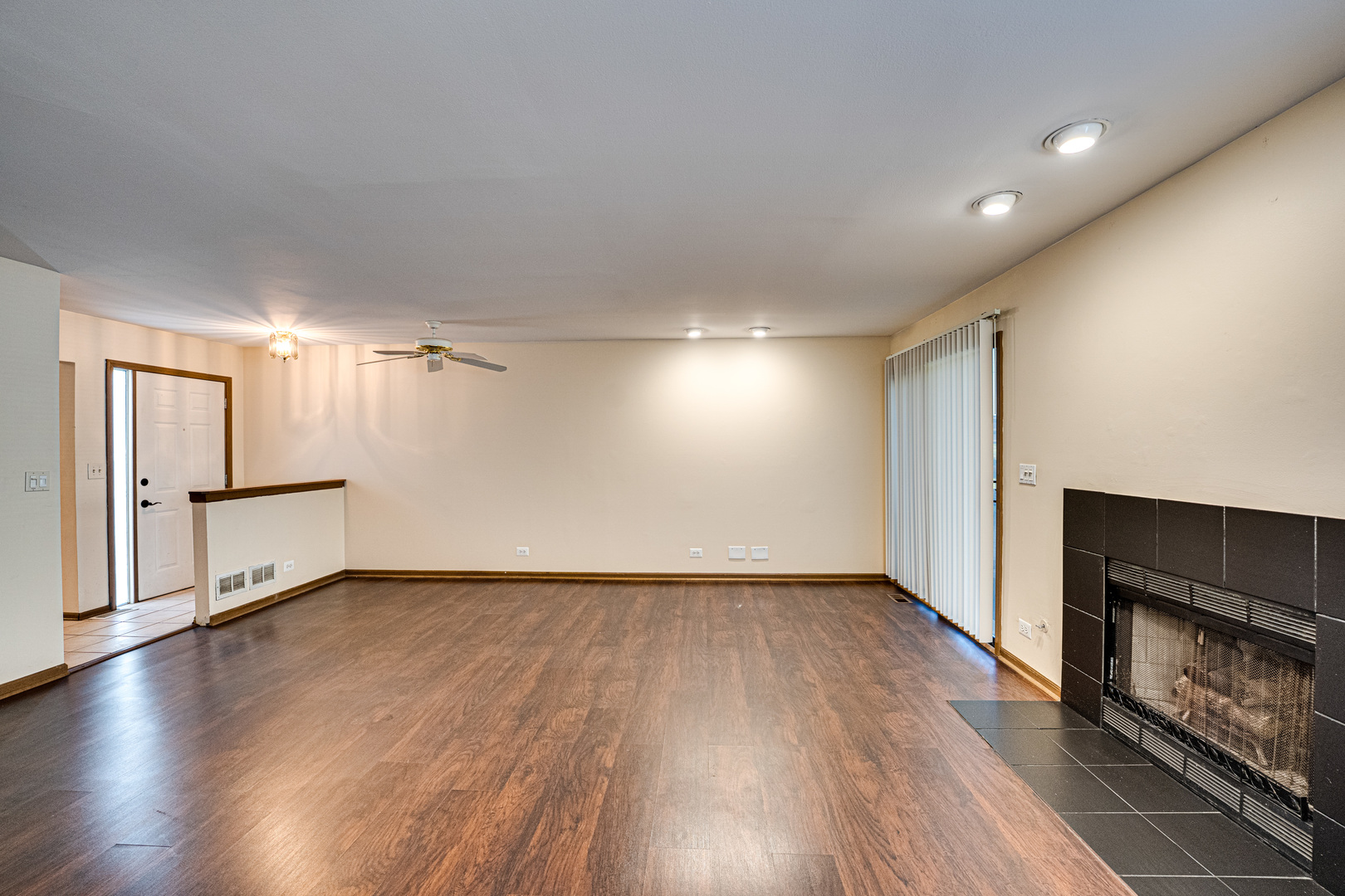 1640 HILTON HEAD Drive, Naperville, IL 60563