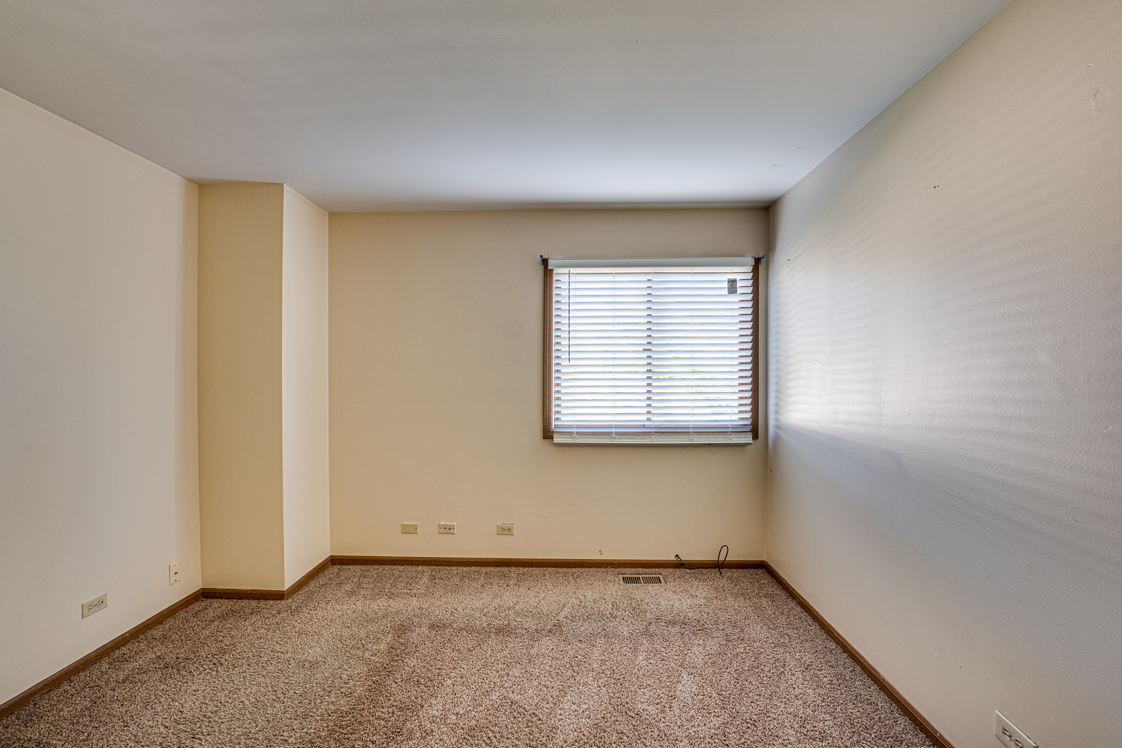 1640 HILTON HEAD Drive, Naperville, IL 60563