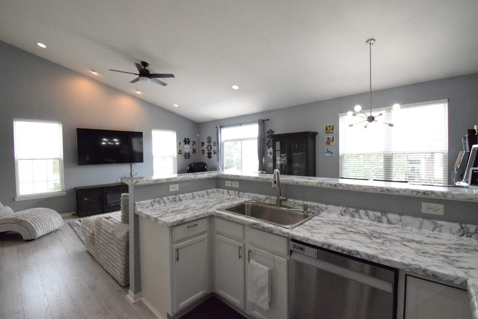 1630 Dogwood Lane, Hanover Park, IL 60133