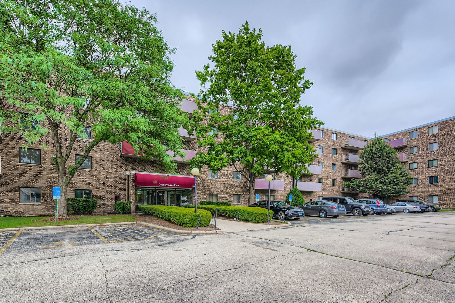 1463 MERCURY Drive #202, Schaumburg, IL 60193
