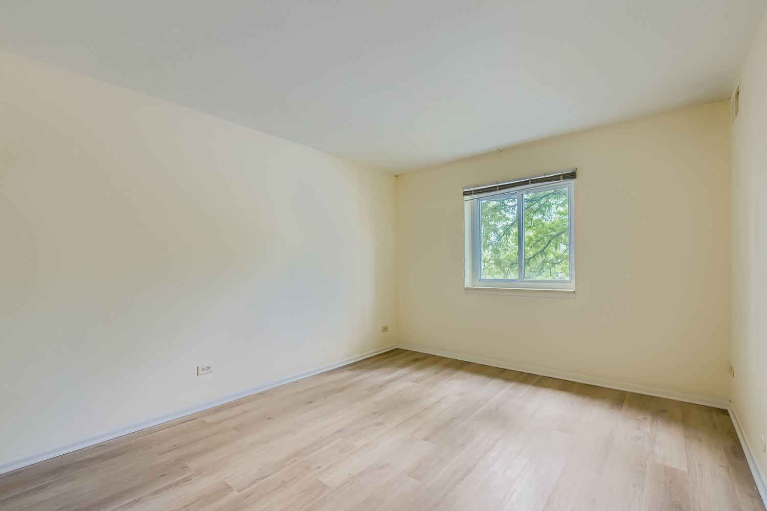 1463 MERCURY Drive #202, Schaumburg, IL 60193