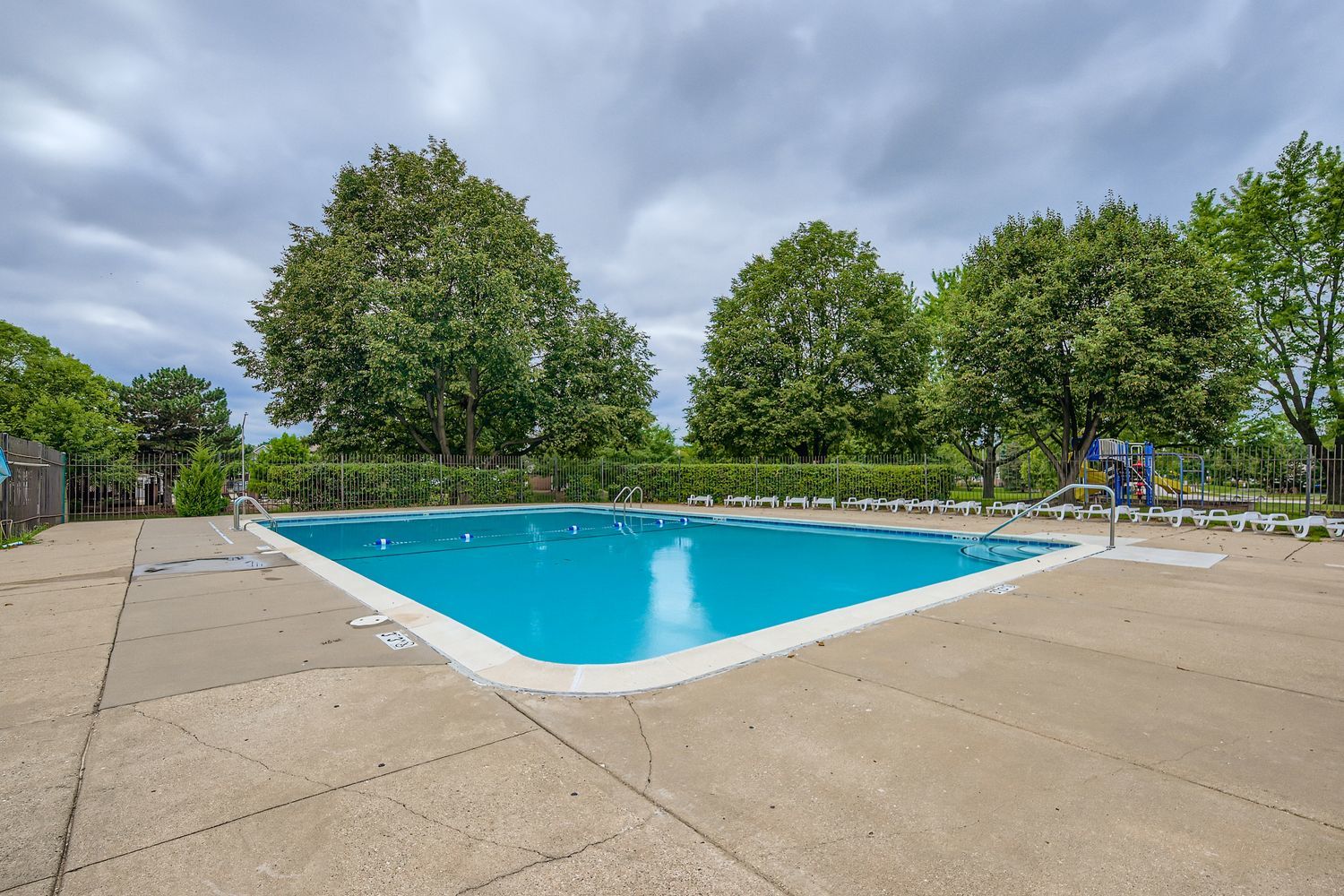 1463 MERCURY Drive #202, Schaumburg, IL 60193