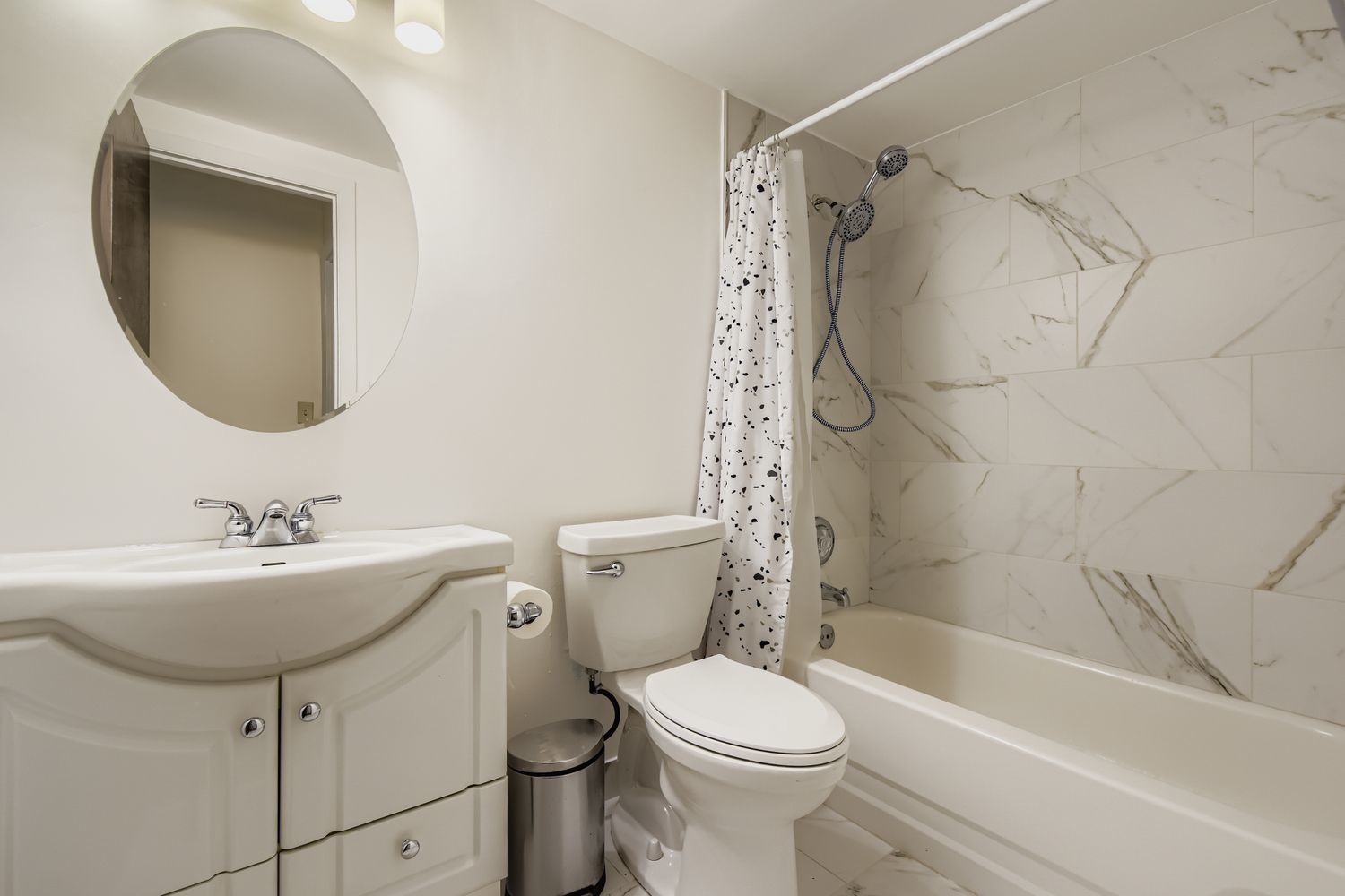 1463 MERCURY Drive #202, Schaumburg, IL 60193