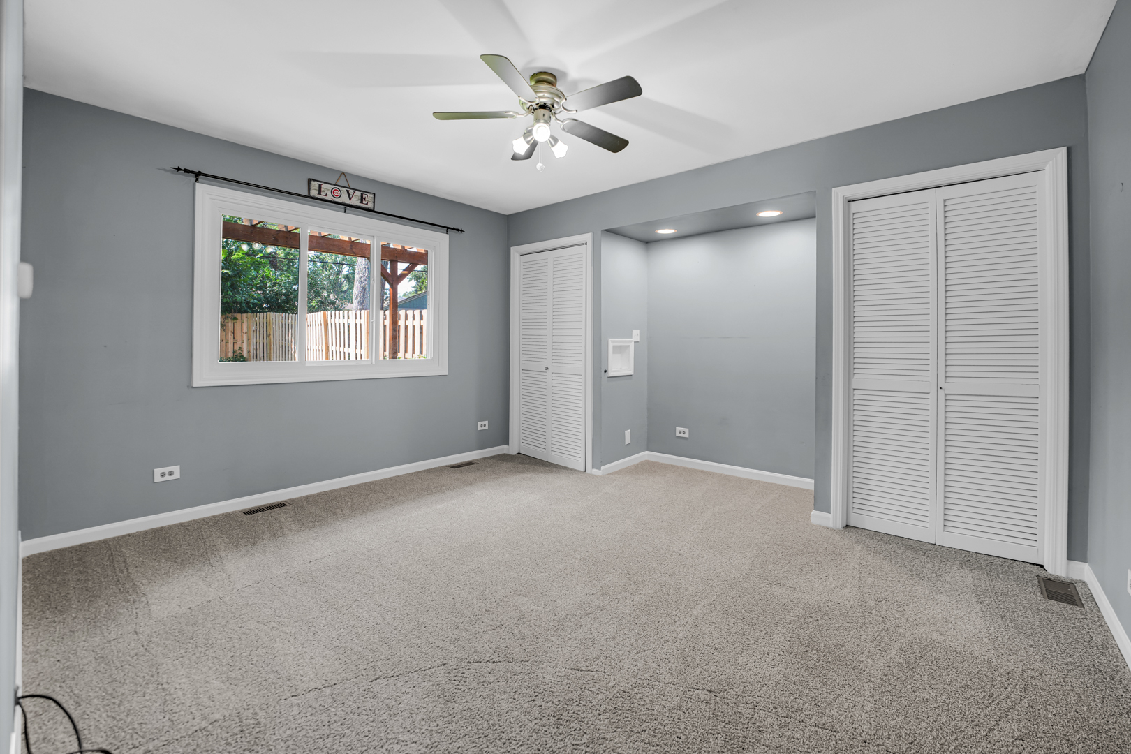 122 N Woodlawn Street, Wheaton, IL 60187