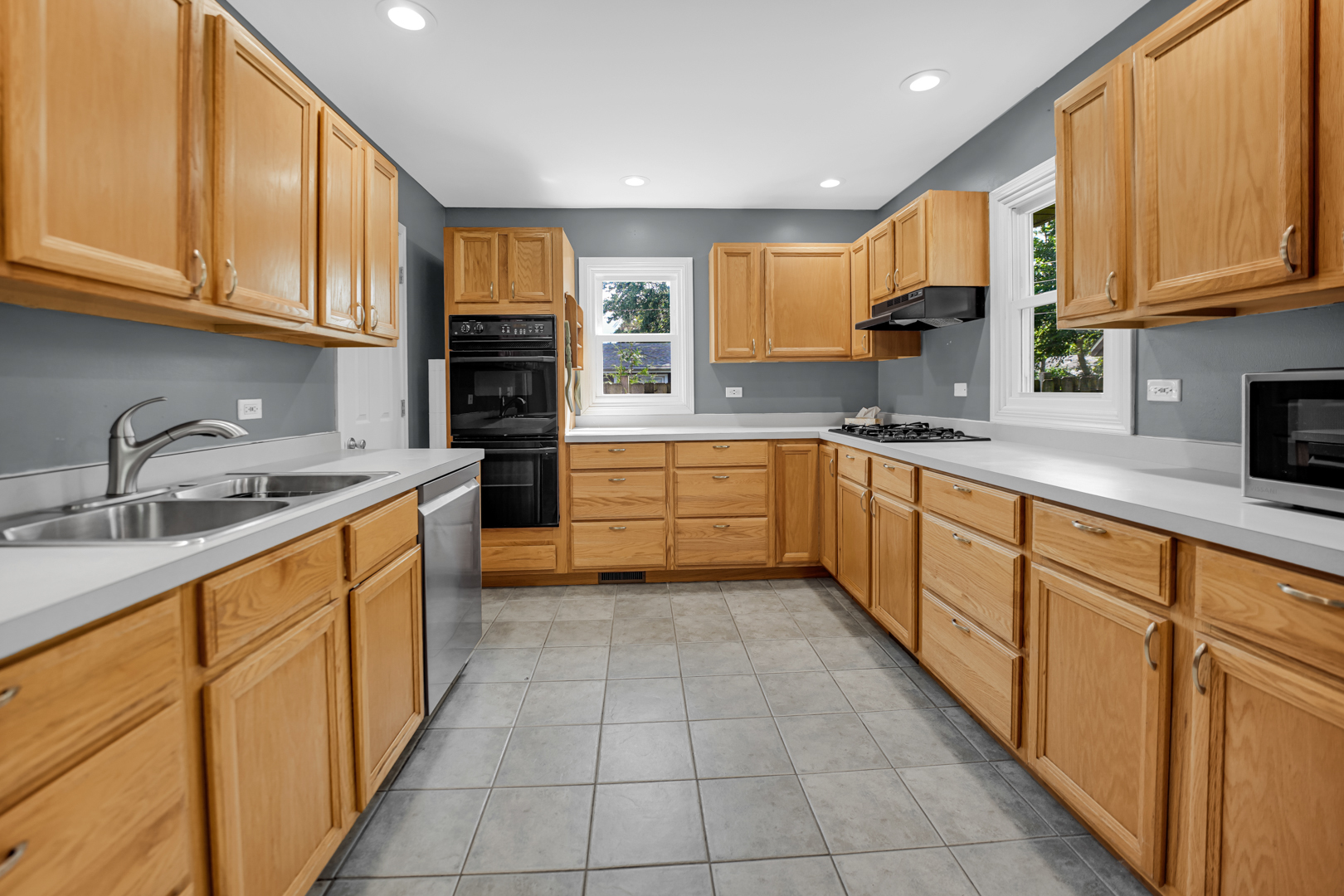122 N Woodlawn Street, Wheaton, IL 60187